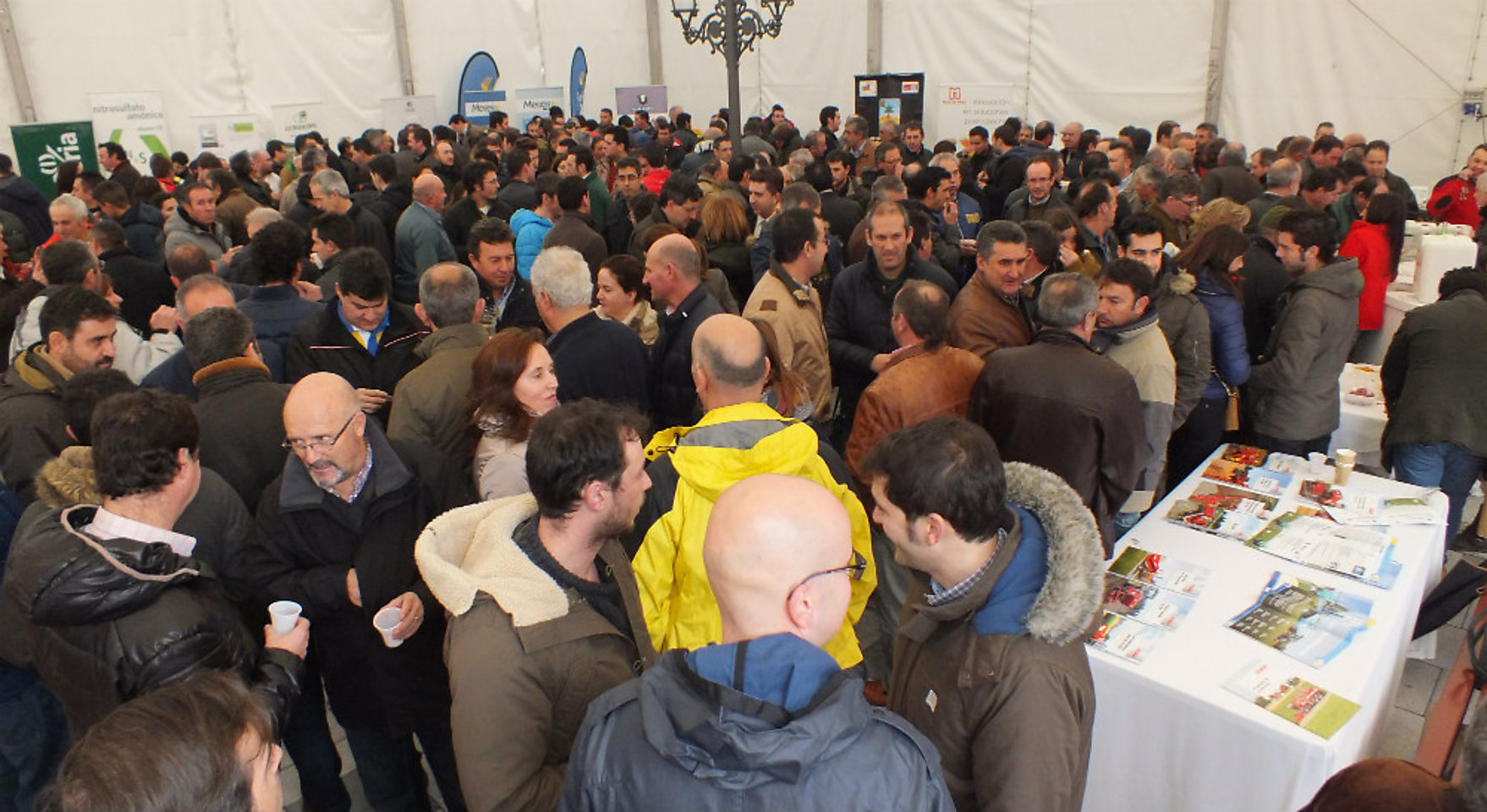 Entrada carpa de expositores